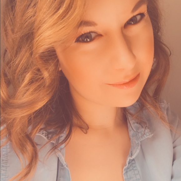 Meet your Posher, Laur - Picture 2 of 3